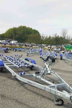 Porte bateau 2 essieux GALAXY - GD12 / G1602 - PTAC : 2400Kg - multi-rouleaux